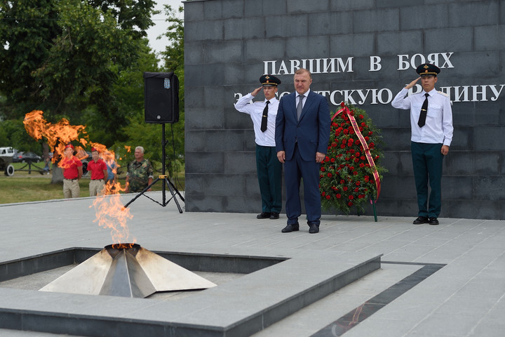 Глава Адыгеи принял участие в военно-патриотической акции «Горсть Памяти»