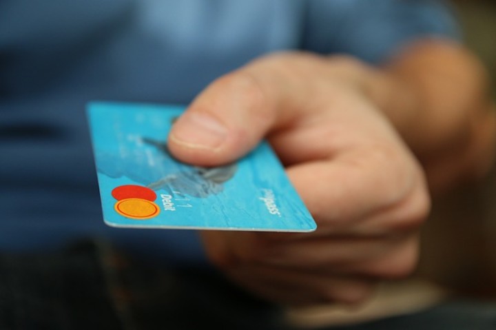 Жители юга России все чаще предпочитают расплачиваться платежными картами