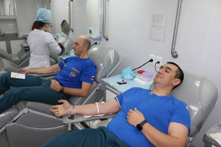 Спасатели Адыгеи решили помочь жителям Адыгеи и массово сдали кровь