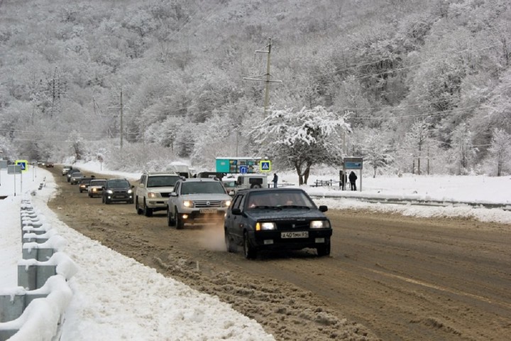 МЧС Адыгеи объявило экстренное предупреждение из-за снегопада