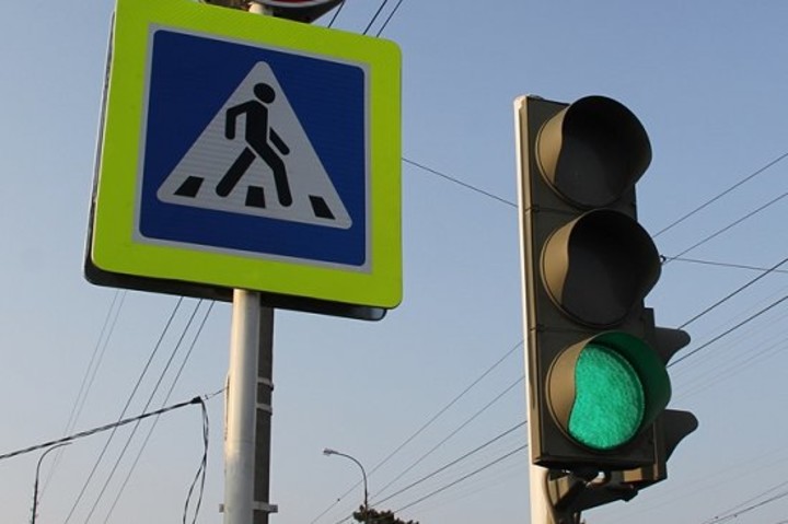 Светофор на перекрестке Шовгенова и Транспортной отключат на 10 дней