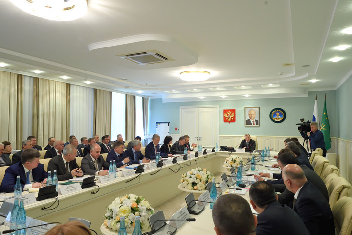Глава Адыгеи Мурат Кумпилов провел планерное совещание Кабинета министров 
