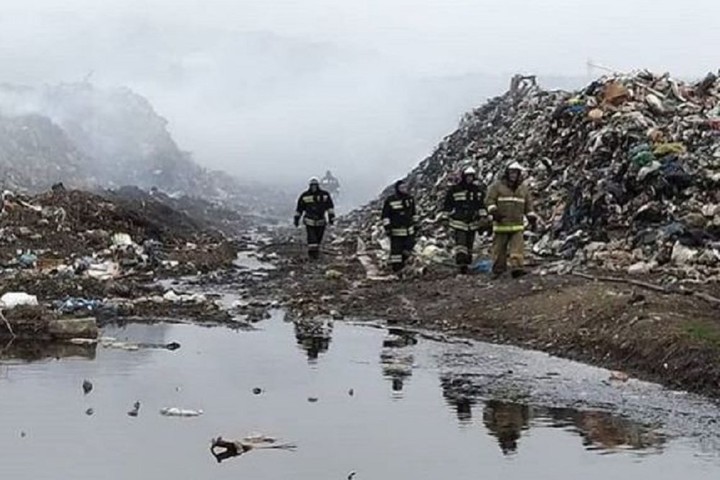Пожарные спасатели ликвидировали возгорание на полигоне ТКО в Майкопе