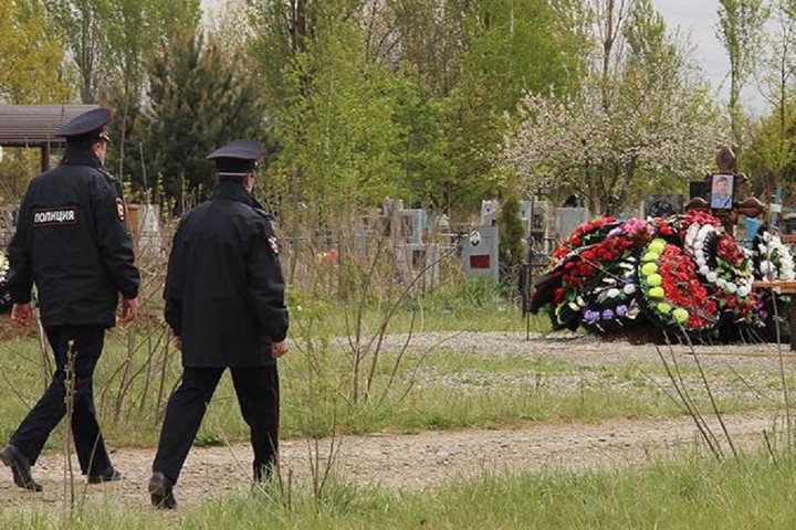 Кладбище майкоп. Азовское городское кладбище. Кладбище Азов. Старое кладбище Азова.