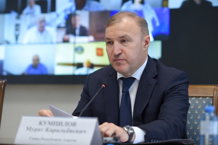 Кумпилов заявил о недопустимости нарушений требований эпидбезопасности