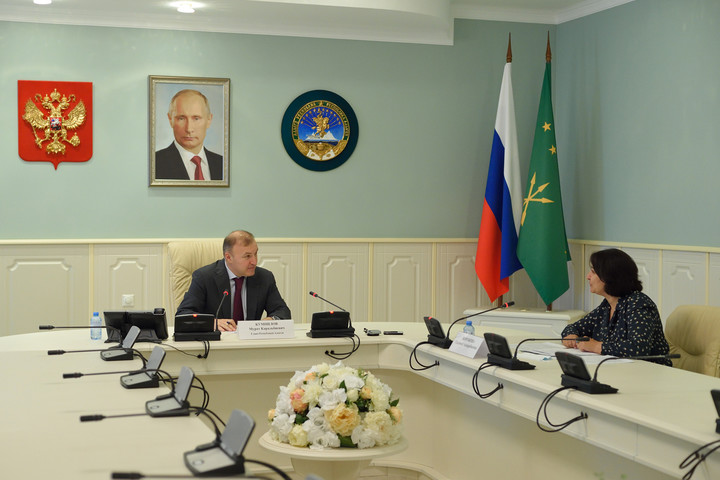 Кумпилов провёл рабочую встречу с председателем Союза женщин Адыгеи