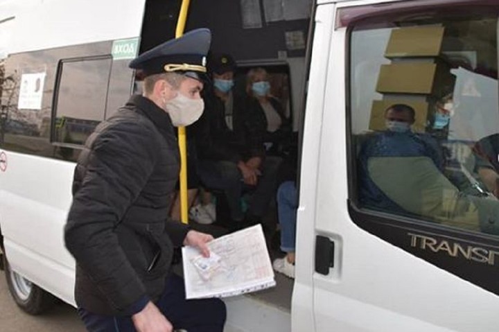 В Адыгейске проверили соблюдение мер эпидбезопасности в маршрутках