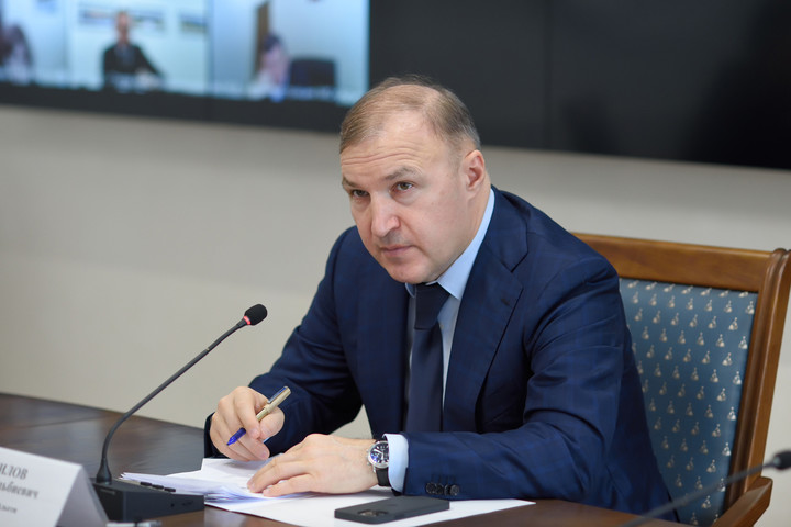 Кумпилов обсудил с журналистами аспекты развития республиканских СМИ
