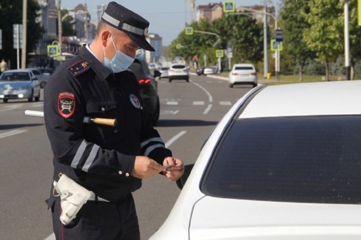 В Адыгее в субботу утром проведут массовые проверки водителей