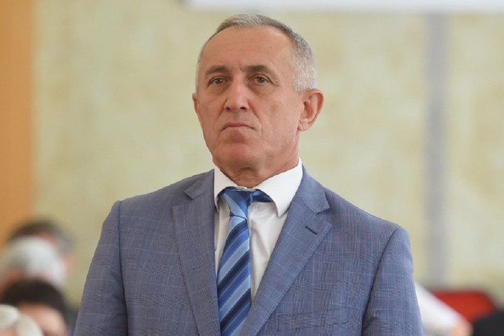 Председатель Конституционного суда Адыгеи Аскер Тлехатук подал в отставку