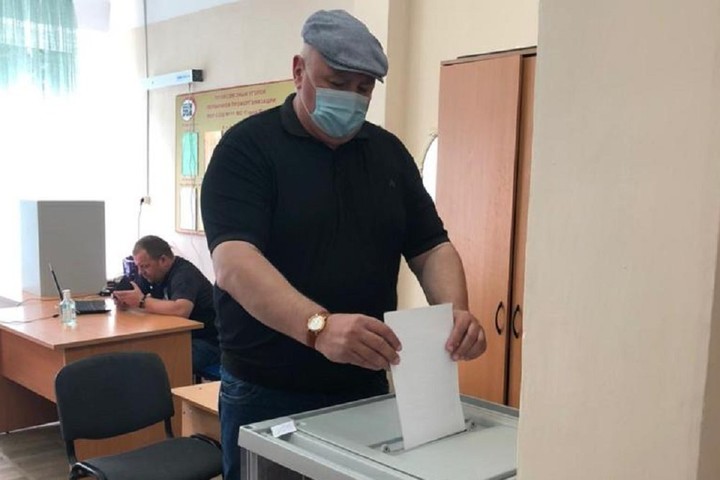 Мурат Хасанов проголосовал на праймериз «Единой России» в Майкопе