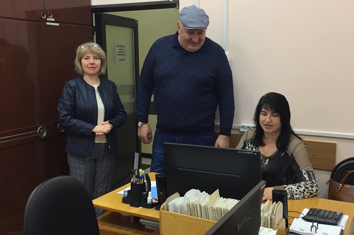 Хасанов передал Национальной библиотеке Адыгеи новые книги