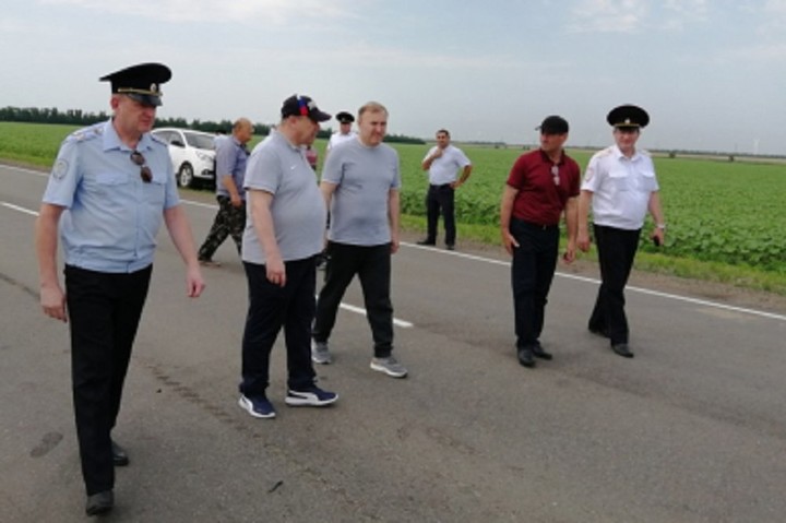 Глава Адыгеи Мурат Кумпилов выехал на место ДТП с четырьмя погибшими