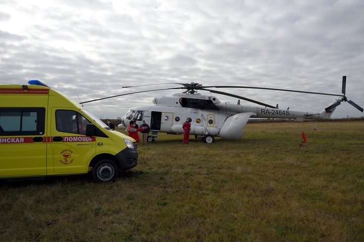 Пострадавшего в ДТП доставили в АРКБ из Лабинска на санитарном вертолете