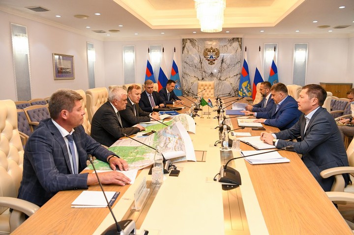 Глава Адыгеи встретился в Москве с руководителем Росавтодора 