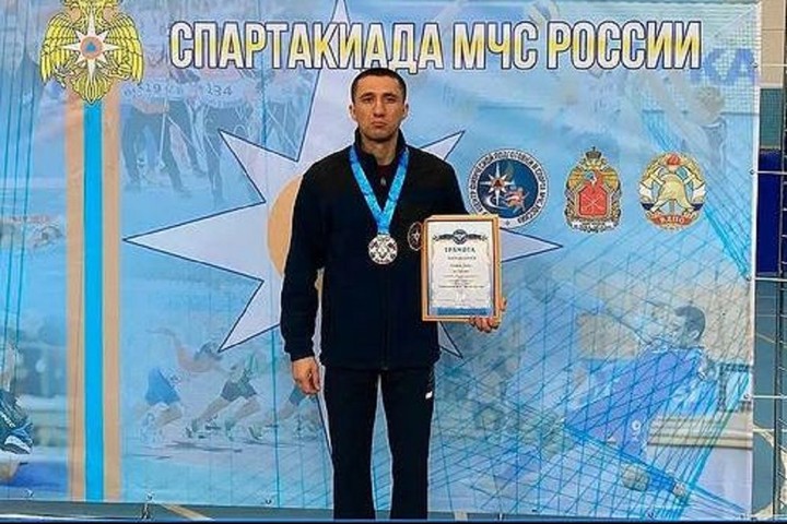 Спасатель из Адыгеи выиграл серебро на Спартакиаде по гиревому спорту