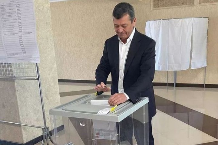Мэр Адыгейска проголосовал на выборах в Госдуму и Госсовет-Хасэ