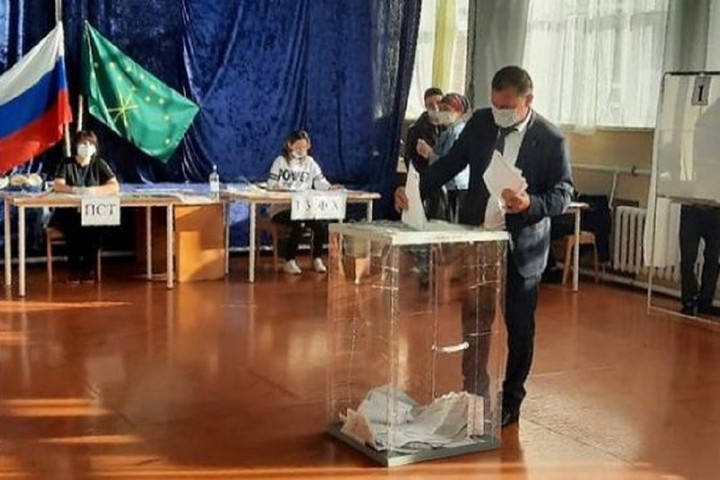 Руководство Красногвардейского района приняло участие в голосовании