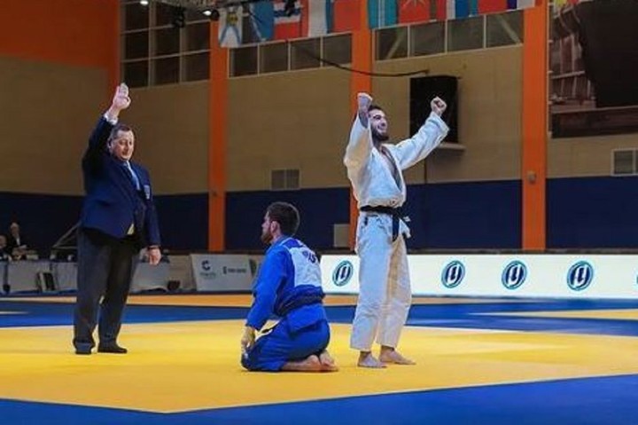 Мурат Кумпилов поздравил Бислана Куиза с бронзой чемпионата России