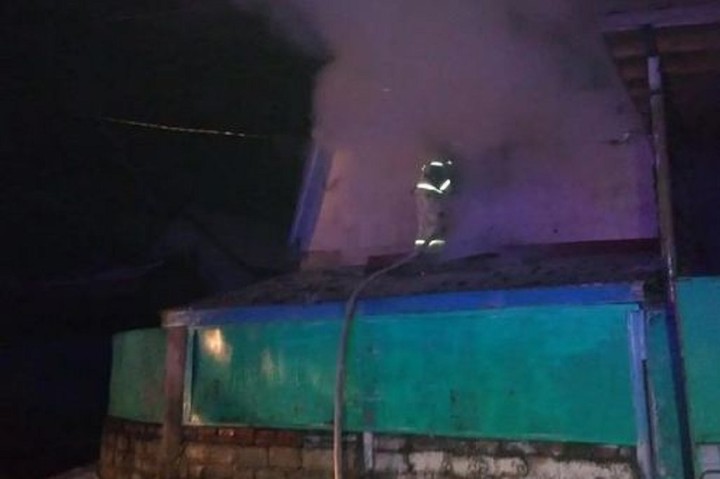 В Майкопе выясняют причины пожара в дачном доме в СНТ «Звезда»