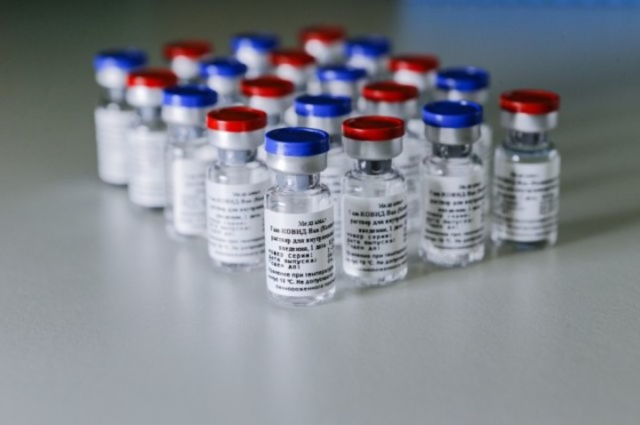 Вакцина «Спутник V» дает в два раза больше антител, чем Pfizer