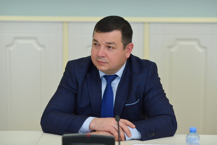 Глава Адыгеи назначил Евгения Лебедева и. о. министра образования и науки республики