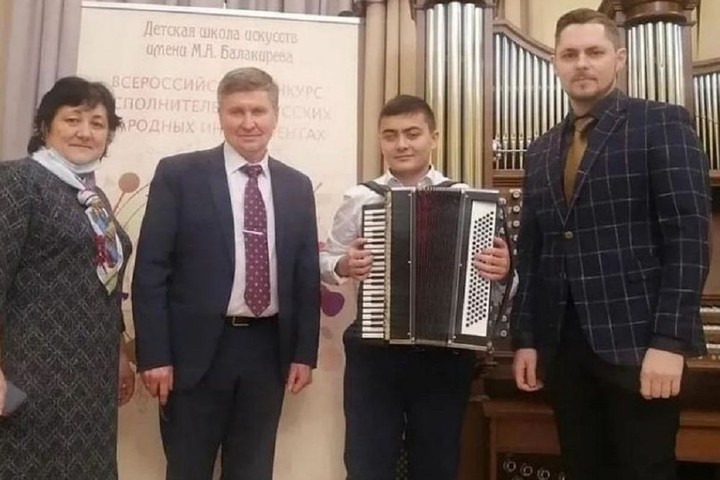 Гармонист из аула Афипсип стал дипломантом конкурса «Русская палитра»