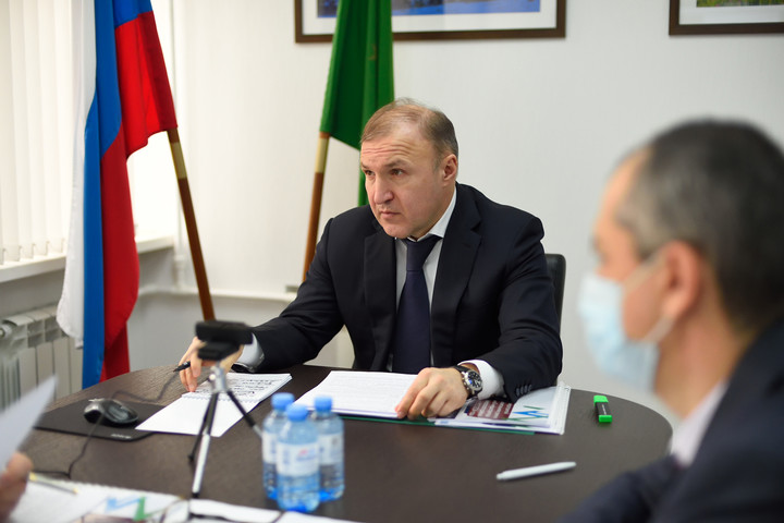 Кумпилов провел совещание по вопросам развития Майкопского района
