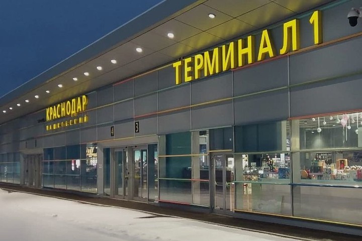 Власти: Росавиация продлила ограничения на работу 11 аэропортов на юге России
