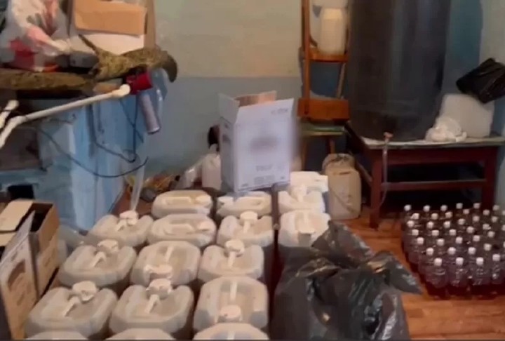 Полиция обнаружила подпольный алкогольный цех в доме 37-летнего жителя Анапы