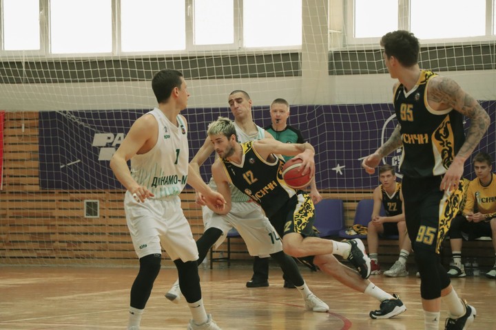 Баскетболисты «Динамо-МГТУ» выиграли первый матч плей-офф Суперлиги 2