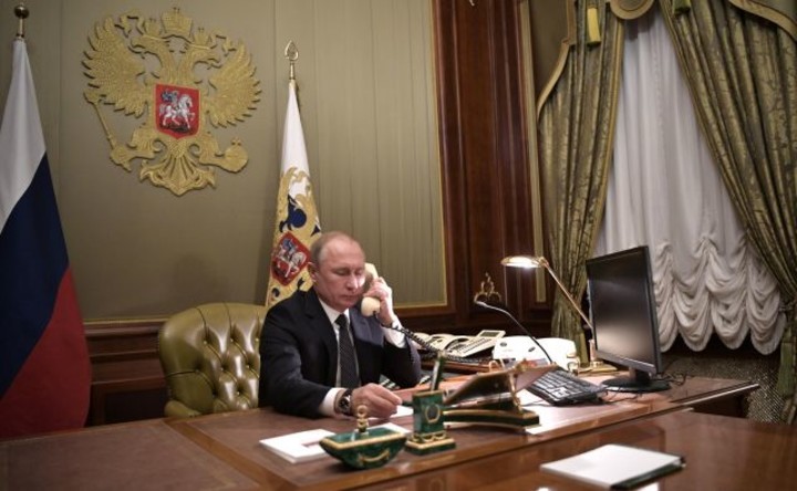 Президент РФ Путин по телефону переговорил с премьер-министром Италии