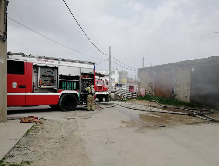 В Анапе мужчина получил сильные  ожоги при пожаре в одном из гаражей