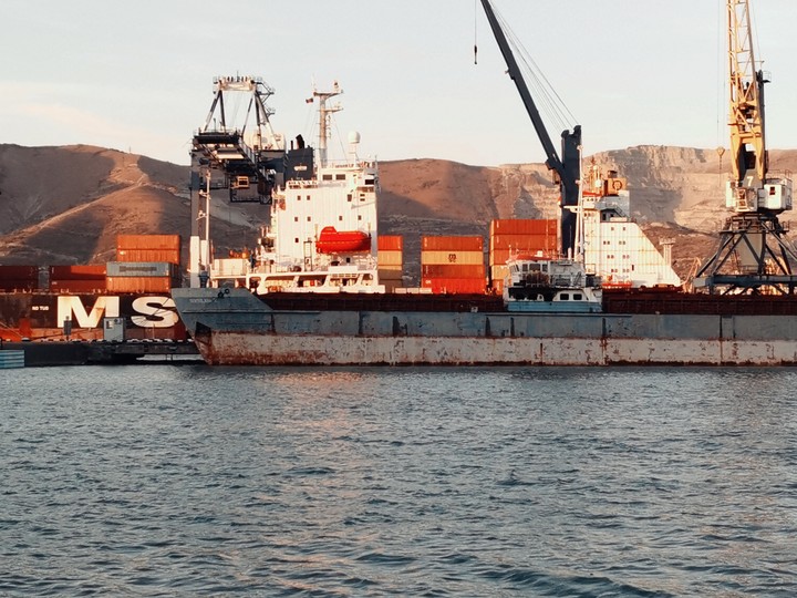 Произошло возгорание на турецком судне около порта Темрюк Краснодарского края