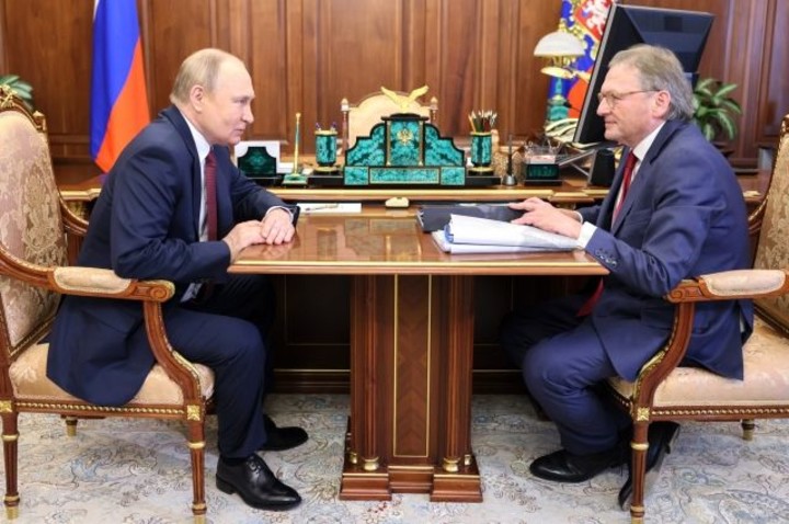 Президент Путин на встрече с Титовым призвал госорганы не мешать бизнесу