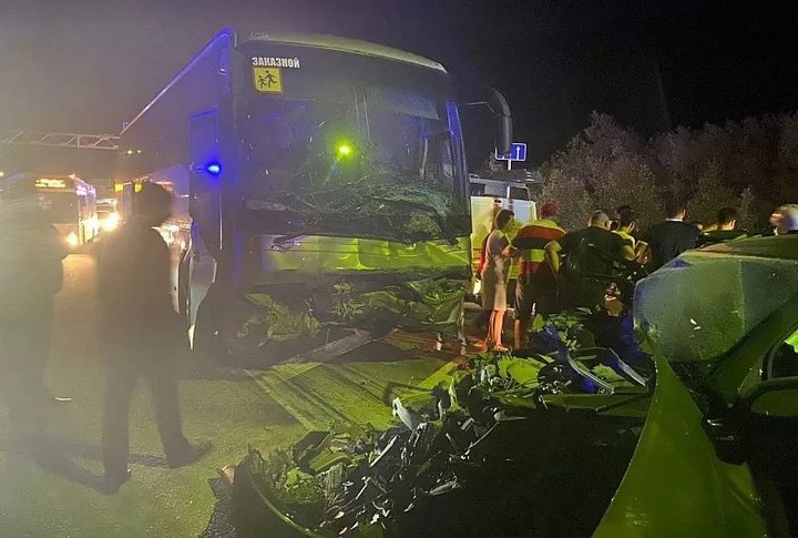 В жестком ДТП с автобусом по дороге на Красную Поляну в Сочи погибли два человека 