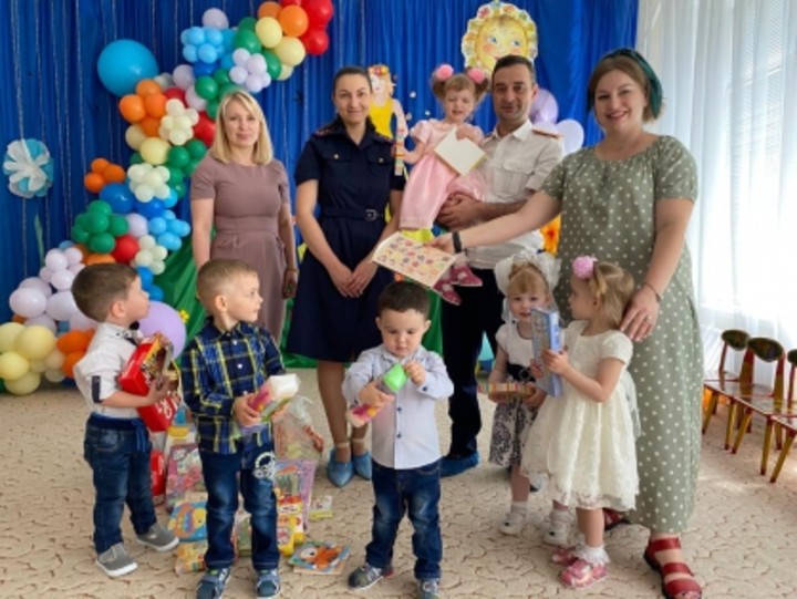 В Адыгее сотрудники следственного управления СК России посетили Дом ребенка