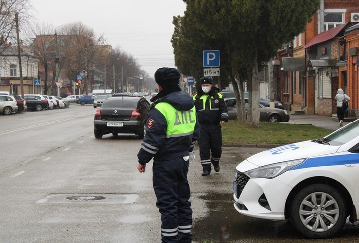 На Кубани в городе Гулькевичи 18-летний парень угнал машину у знакомой