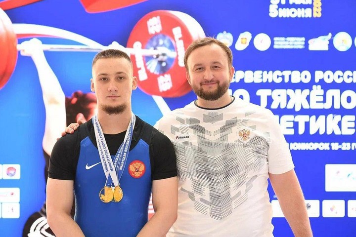 Тяжелоатлет из Адыгеи Артём Горлов выиграл первенство России в Сыктывкаре 