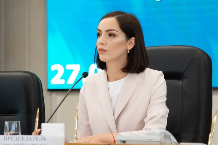 Эвелина Ананникова избрана председателем Молодежного парламента