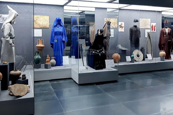 В Нацмузее Адыгеи проходит выставка «История государственности адыгов»