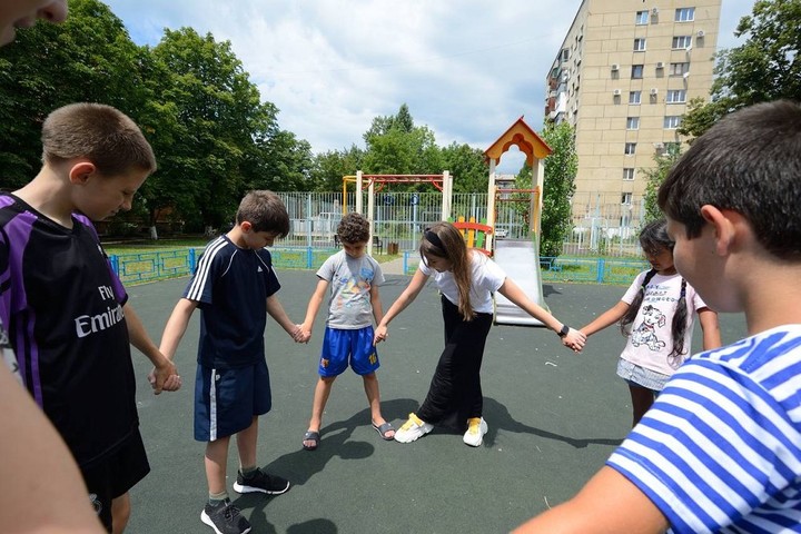 В Майкопе с 4 июля начали работать детские дворовые площадки