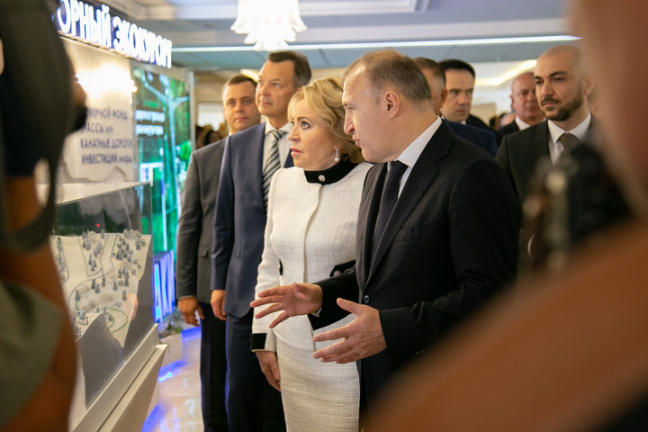 Матвиенко и Кумпилов посетили выставку Адыгеи в Совете Федерации