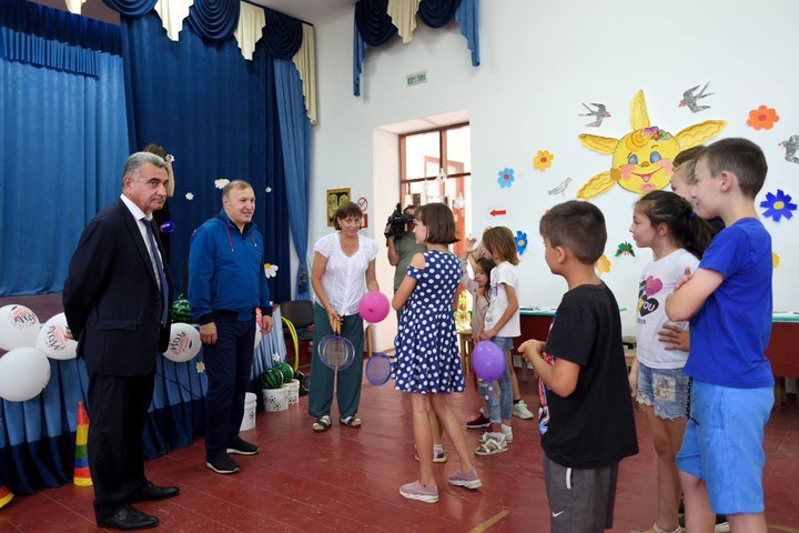 Кумпилов пообщался с жителями во время поездки в Кошехабльский район 
