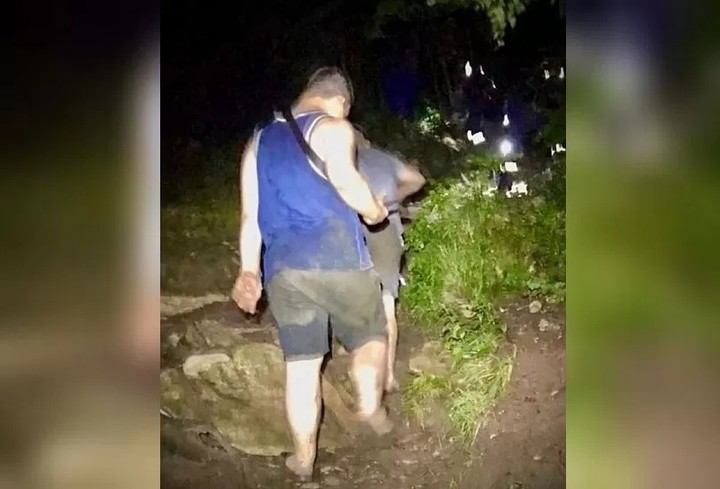 В Сочи спасатели нашли двоих заблудившихся в лесу подростков
