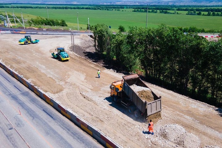 В КЧР приступили к расширению дороги на подъезде к столице республики