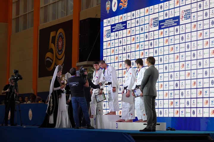 Кумпилов поздравил победителей и призеров соревнований по дзюдо