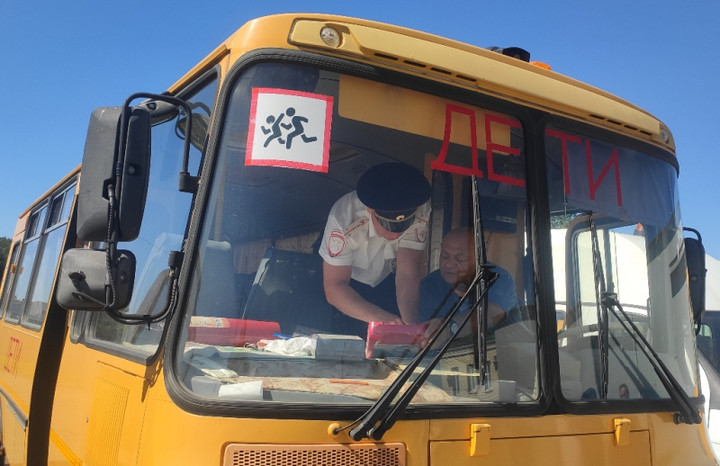 Полиция Адыгеи  проверяет готовность школьных автобусов к перевозкам детей