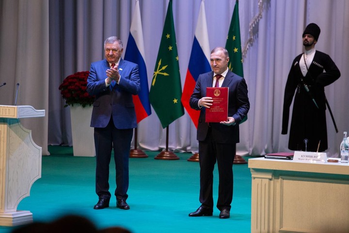 Глава КБР Казбек Коков направил поздравление в адрес Мурата Кумпилова