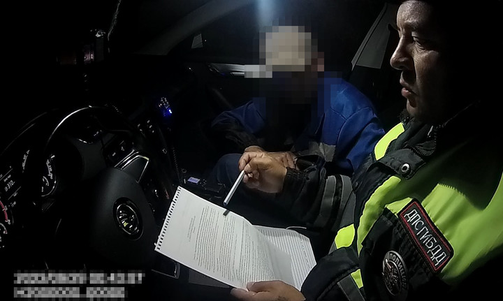 В Майкопе сотрудники ГИБДД задержали водителя с поддельным удостоверением